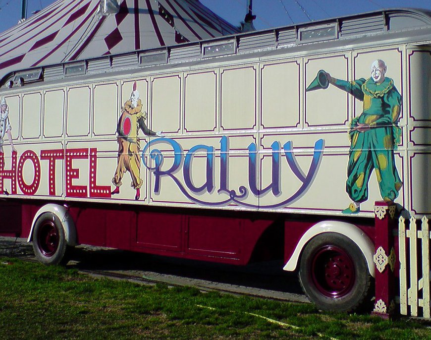 Hotel Raluy - Hotel On Wheels - Ladies And Gentleman, Boys and Girls