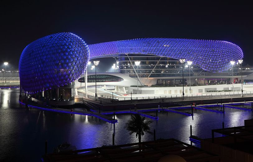 W Abu Dhabi – Yas Island – Super Grand Prix Hotel!