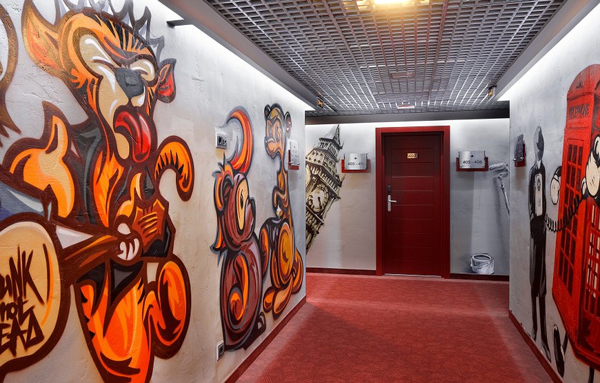 Red Stars Hotel St Petersburg - Decorated By The Best Street Artists In Russia