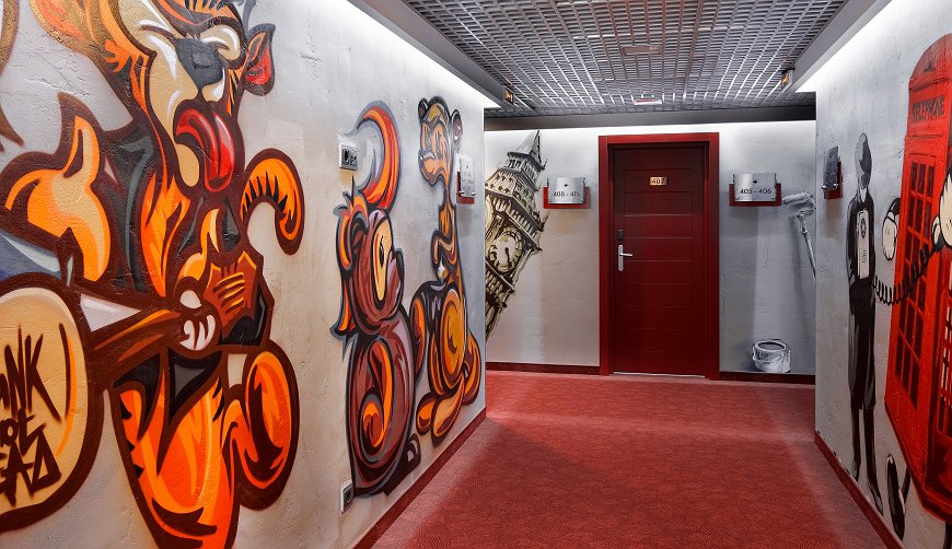 Red Stars Hotel St Petersburg - Decorated By The Best Street Artists In Russia