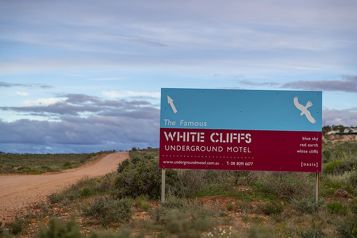 White Cliffs Underground Motel Signpost