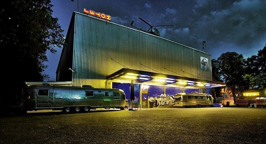 BaseCamp Hostel Bonn - Funky Vintage Caravans