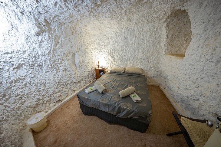 White Cliffs Underground Motel Bedroom