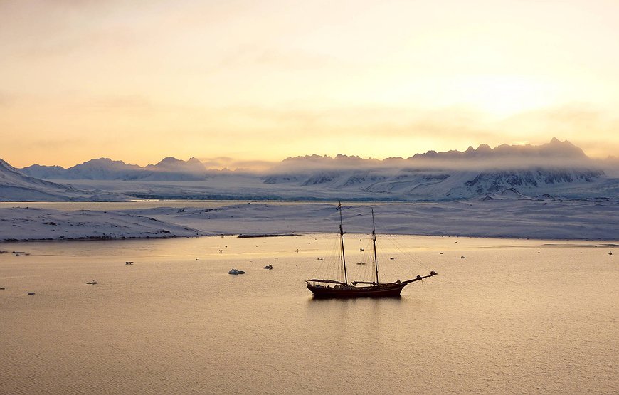 S/V Noorderlicht - Ice Bound Hotel Ship For Brave Travelers