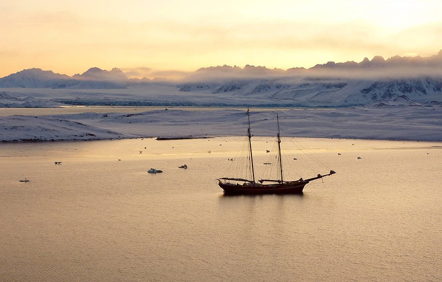 S/V Noorderlicht - Ice Bound Hotel Ship For Brave Travelers