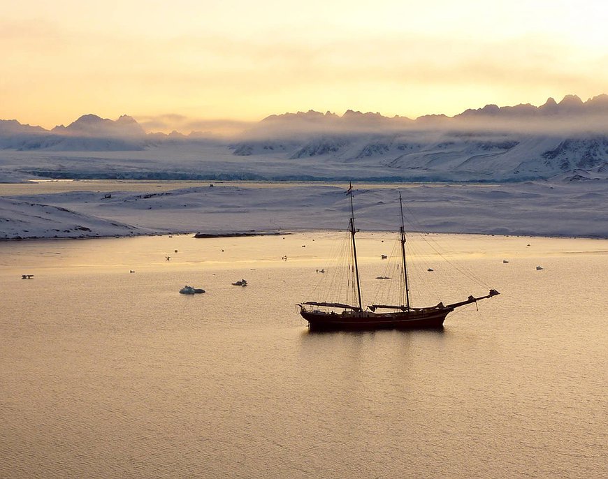 S/V Noorderlicht - Ice Bound Hotel Ship For Brave Travelers