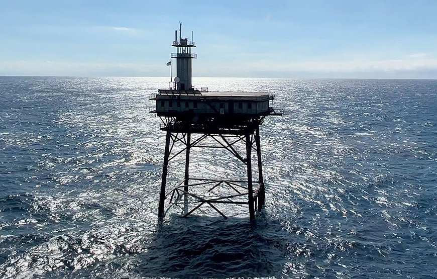 Frying Pan Hotel - The Most Dangerous Accommodation In The World