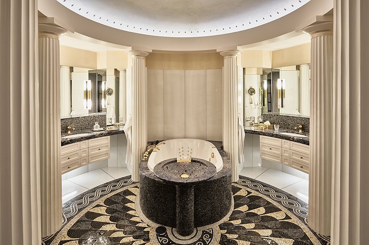Grand Hotel Quellenhof Royal Suite Bathroom