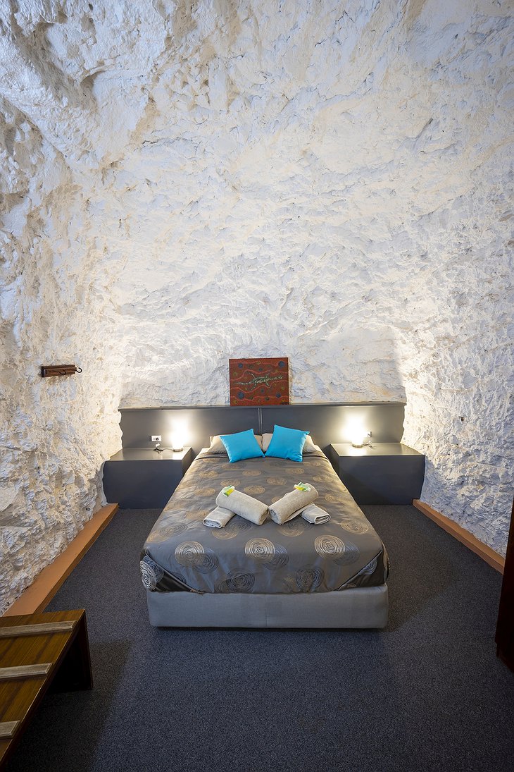 White Cliffs Underground Motel Cave Room