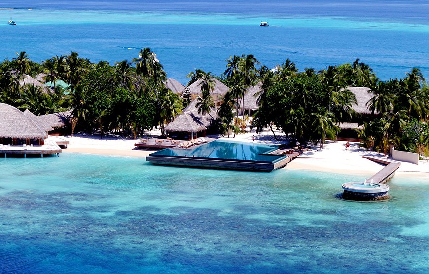 Huvafen Fushi - Otherworldly Beauty & Underwater Spa