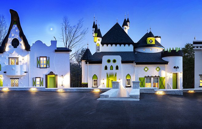 The Roxbury At Stratton Falls - Quirky And Flamboyant Themed-Rooms