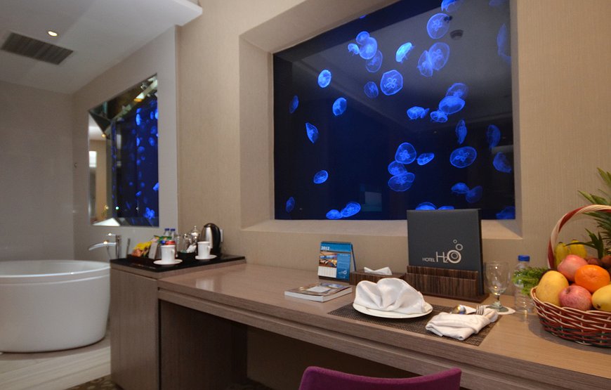 Hotel H2O - Floating Hotel With Jellies And Fish In Your Room